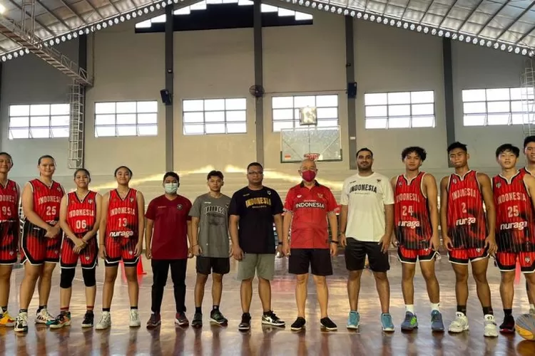 Timnas bola basket putera dan puteri melakukan latihan jelangFIBA 3&times;3 World Cup U-18 di Debrecen, Hungaria. Dok. Perbasi.or.id
