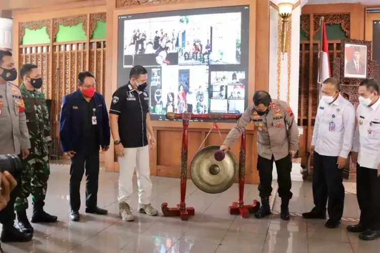 Kapolda Jateng Irjen. Pol. Drs. Ahmad Luthfi, S.H., S.St.M.K., menggagas Kampung Tangguh Bersinar (Bersih Narkoba)./jateng.polri.go.id/dok