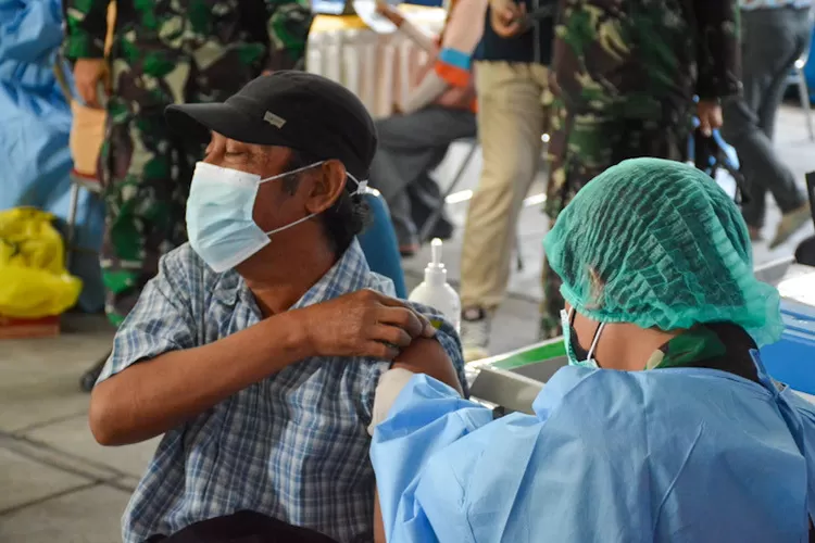 Suasana pelayanan vaksinasi COVID-19 di sentra vaksinasi PDAM Tirtamarta di Kota Yogyakarta, Senin (16/8/2021).  (ANTARA/HO-Humas Pemkot Yogyakarta)