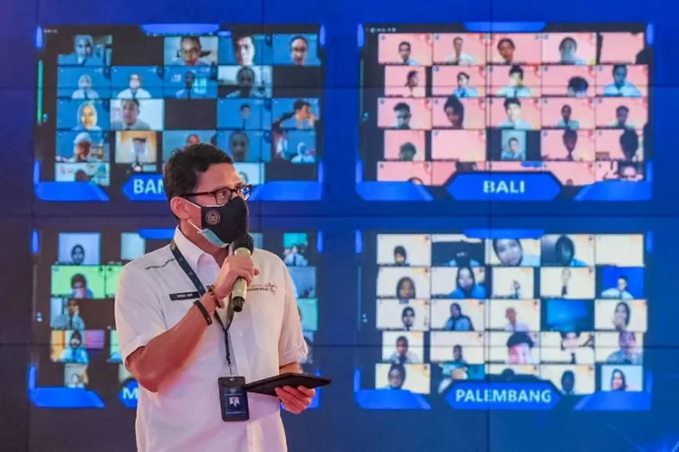 Menteri Pariwisata dan Ekonomi Kreatif Sandiaga Uno di di STP Bandung saat memberikan sambutan, Jakarta, Senin (23/8).  (ANTARA/Kemenparekraf)