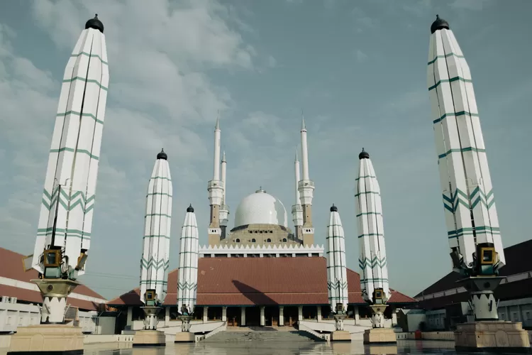 Masjid Agung Jawa Tengah, Rekomendasi 3 Tempat Wisata Religi Islam Di Indonesia (Pexels)