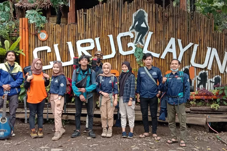 Kaum Milenia sangat menyukai Curug Layung, Desa Kertawangi, Kecamatan Cisarua, Kabupaten Bandung Barat (Foto: Istimewa-Uwo)