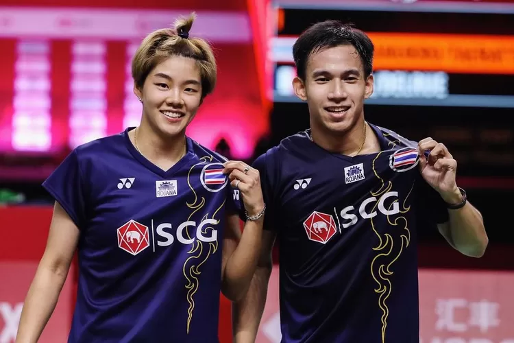 Dechapol Puavaranukroh dan Sapsiree Taerattanachai (Instagram/@popor_sapsiree)