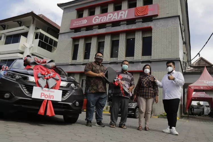 Warga Sleman Yogyakarta menjadi pemenang undian Telkomsel POIN.