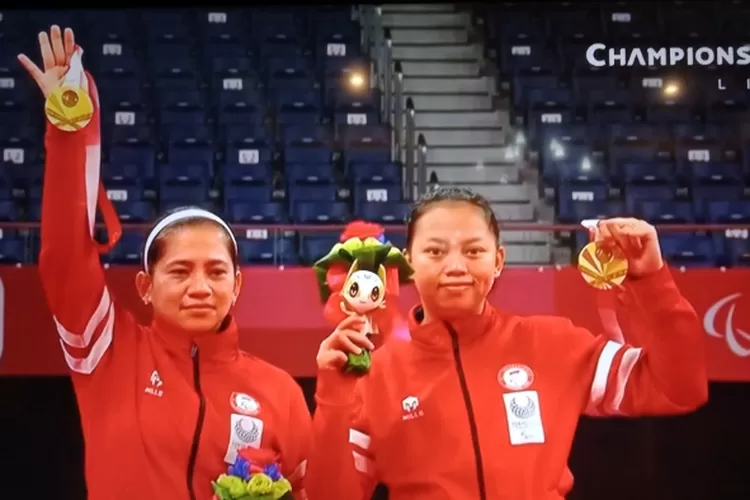 Pebulutangkis Leani Ratri Oktila dan Khalimatus Sadiyah meraih medali emas ganda putri SL4-SU5 pada Paralympic Tokyo 2020.  (SMSolo/tangkapan layar Champions TV5)