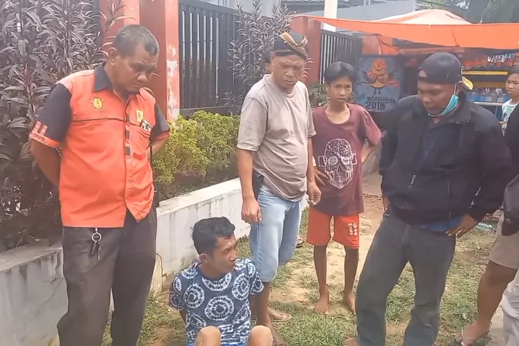 Pemuda dengan kelainan gangguan jiwa diamankan karena mengamuk  (Iwan Fasha)