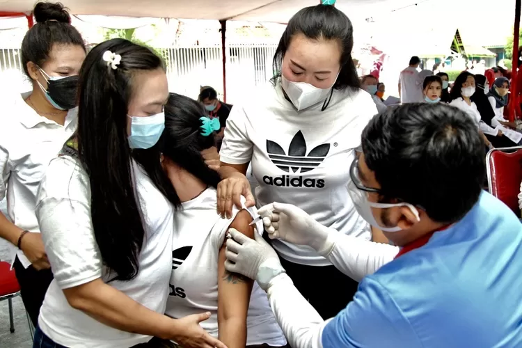 ilustrasi kegiatan Vaksinasi Covid-19 tahap ke-2 - Foto: Henry Lukmanul Hakim/Edisi Foto.