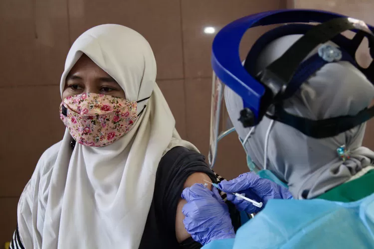 Ilustrasi : Persija Gelar Vaksin ( Photo : Henry Lukmanul Hakim. Edisi.co.id)