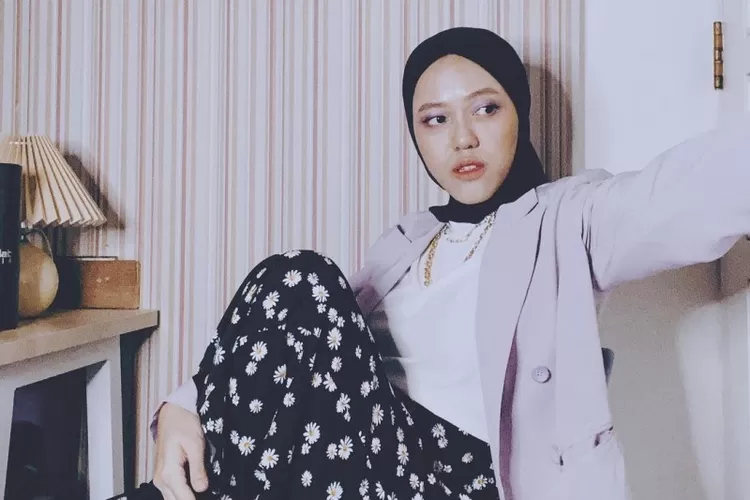  Tifani Afifa kreator konten sekaligus ARMY BTS mengajak ARMY lainnya untuk ikut meramaikan kampanye donasi "Give A Smile with Jungkook and RM:Berbagi Senyuman Melalui Bantuan Operasi Bibir Sumbing" yang digagas oleh @Armyberbagi dalam rangka merayakan ulang tahun RM dan Jungkook.  (ANTARA/HO/Tifani Afifa)