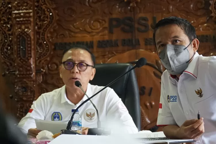 Ketua Umum PSSI Mochamad Iriawan (kiri) bersama Sekjen PSSI Yunus Nusi. DOK.PSSI