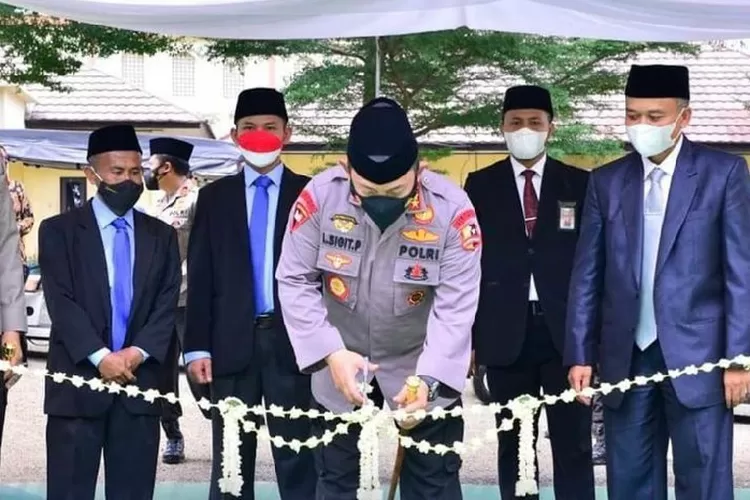 Kapolri Jenderal Listyo Sigit Prabowo Tengah Resmikan Pondok Modern Assalam Sukabumi  (Instagram/@ponpesmoderenassalam)