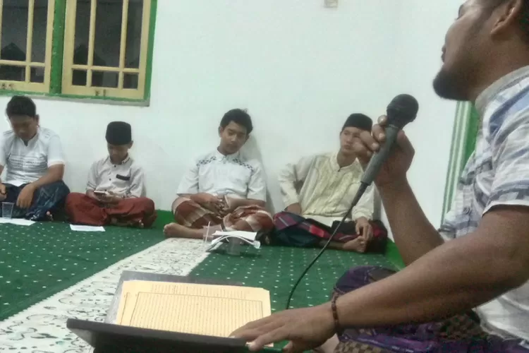 Belajar kitab Bersama Imam Besar Silaturahmi Majelis (Foto Silaturahmi Majelis)