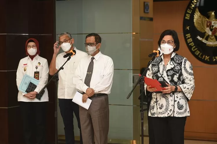 Konferensi Pers Menteri Keuangan, Sri Mulyani [kanan] terkait BLBI (Biro KLI Kemenkeu)