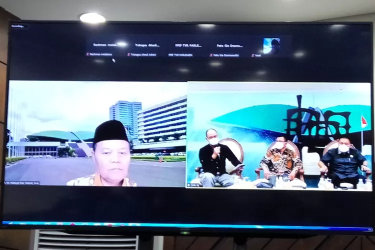 Wakil Ketua MPR/anggota Komisi VIII DPR Hidayat Nur Wahid dalam diskusi bertema &quot;Arab Saudi Sudah Izinkan Umrah, Kenapa Indonesia Belum?&quot;, di Media Center DPR RI, Kamis (30/9/2021). 