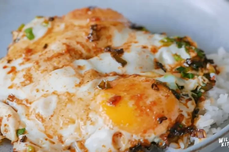 Nasi Telur Ayong Pontianak  (Foto: tangkapan layar youtube Willgoz Kitchen)