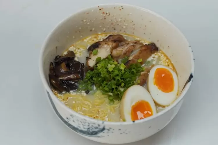 tangkapan layar indomie ramen di youtube willgoz kitchen ( Foto : youtube willgoz kitchen)