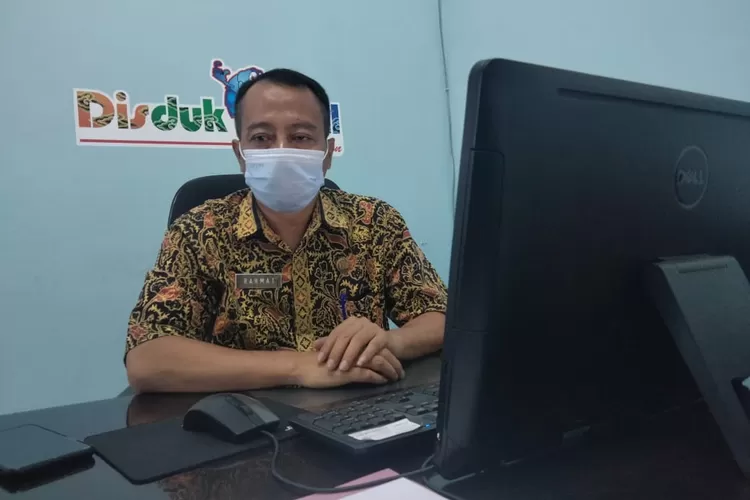 Sekretaris Disdukcapil Kota Cirebon, Rahmat Saleh. (Mentari Samana)
