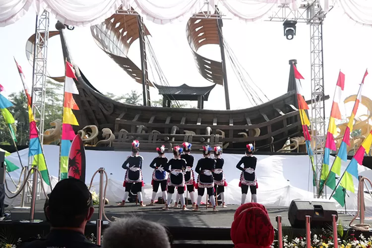 Seniman Kulon Progo tampil dalam sebuah acara yang digelar di Gerbang Samudera Raksa. Foto: Amin Kuntari (Foto: Amin Kuntari)