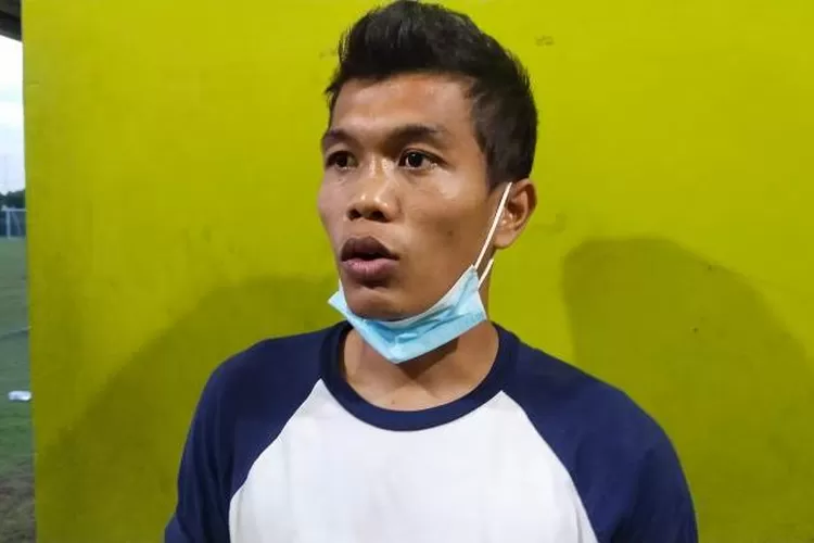 Nico Malau, pemain KS Tiga Naga, menyampaikan permintaan maaf ke suporter PSMS.