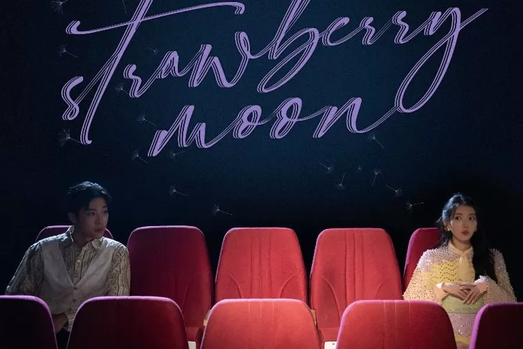 Poster teaser 'Strawberry Moon', lagu baru penyanyi bersuara merdu, IU. (Soompi/Edam Entertaiment)