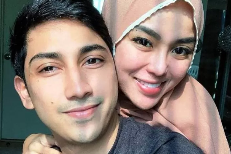 Medina Zein dan suaminya, Lukman Azhari.