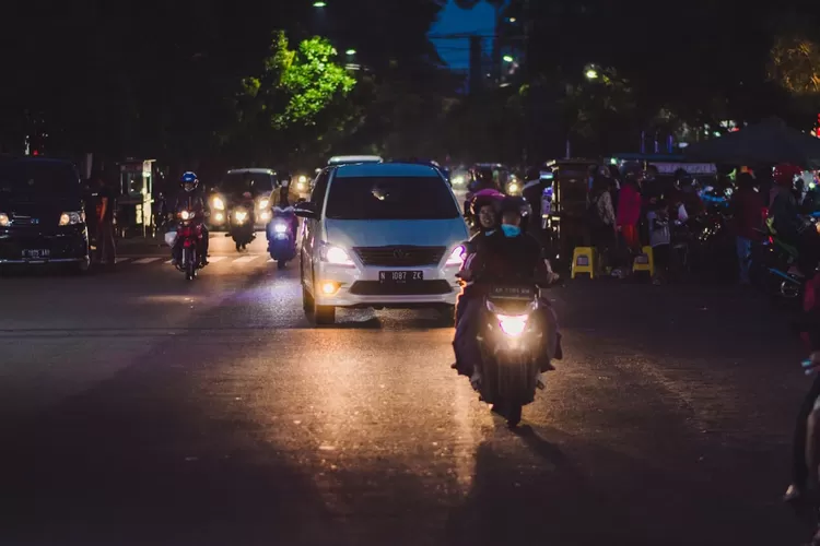 Mengemudi Kendaraan Bermotor (Foto Ichsan Wicaksono Unsplash)