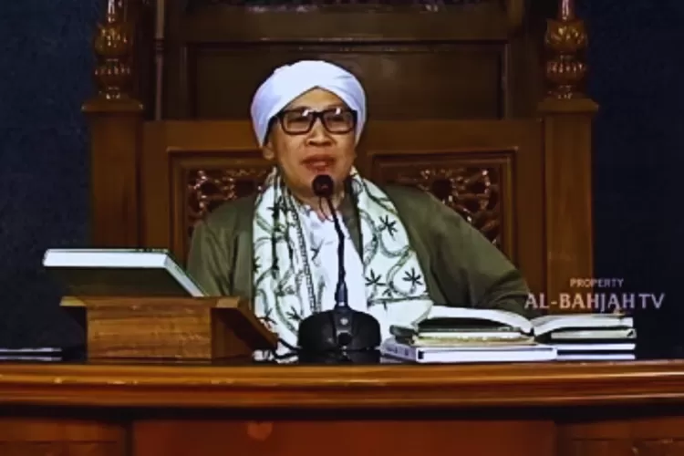 Buya Yahya Saat menjawab pertanyaan Jamaah (YouTube @Al-Bahjah TV)