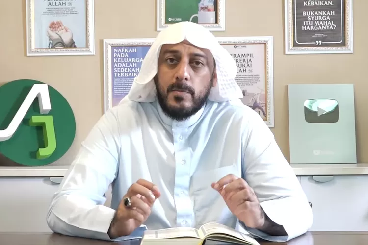Syekh Ali Jaber jelaskan 2 amalan anak shalih untuk orang tua yang sudah meninggal dunia. /YouTube/Syekh Ali Jaber
