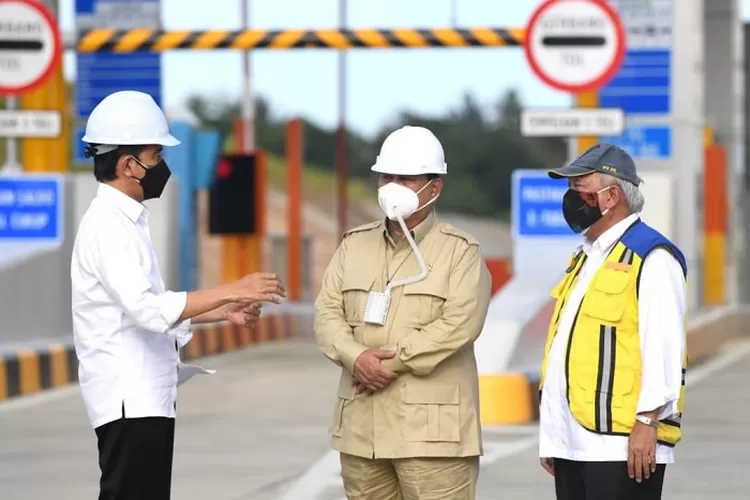 Presiden Jokowi saat meresmikan jalan tol  (@Kementerian PUPR)