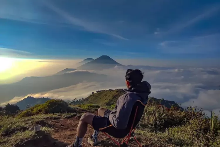 Gunung Prau salah satu tempat Favorit para pendaki karena memiliki pemandangan yang eksotis dan memukau (Instagram @prau_mountain)
