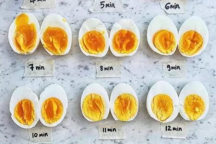 Tingkat kematangan telur yang didapat berdasarkan lama waktu perebusan (Instagram/@dainty.bay)