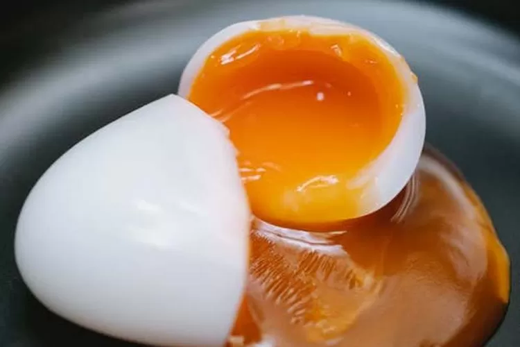 Mengkonsumsi telur setengah matang, amankah? (Pexels/Krisztina Papp)