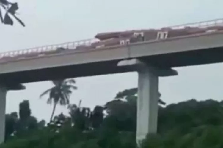LRT Kecelakaan (Foto: Gorajuara/Pedoman Tangerang)