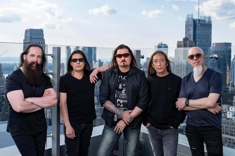 Dream Theater resmi merilis album ke-15 yang bertajuk A View from the Top of The World pada hari Selasa 26 Oktober 2021. (Gorajuara.com/dreamtheater.net)
