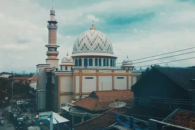 Ilustrasi salah satu masjid di Indonesia  (Instagram/@liputankendal.id)