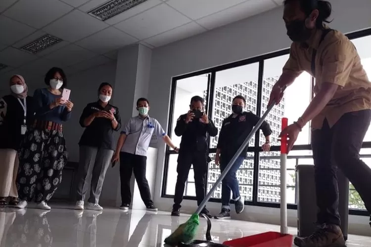 Tips  yang harus dilakukan saat ada ular masuk rumah.   (Foto: IG ular_indonesia)