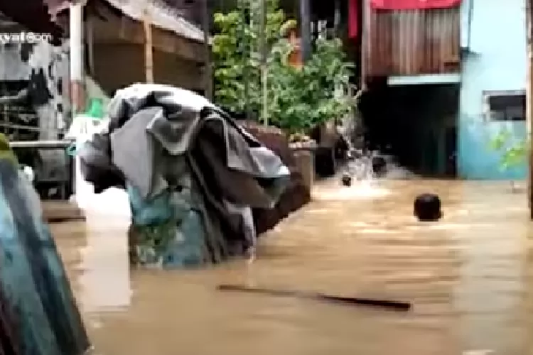 banjir ibu kota Jakarta tak surut dalam satu hari (youtube.com)