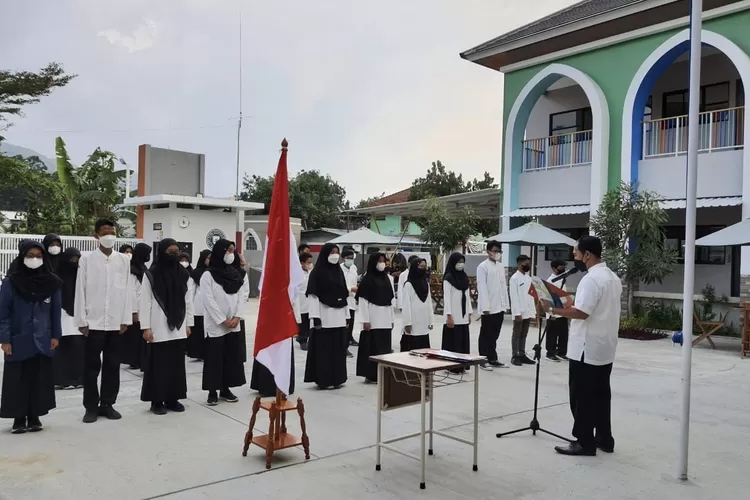 Pelantikan Ketua dan Pengurus OSIS SMP PCI Baleendah Kabupaten Bandung - Foto: Dokuman SMP PCI