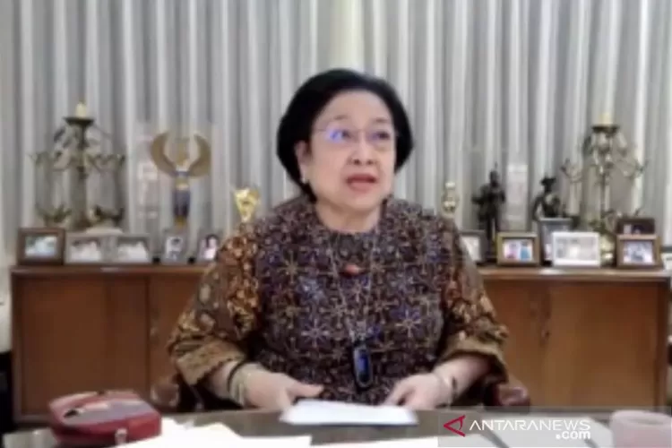angkapan layar Ketua Umum DPP PDI Perjuangan, Megawati Soekarnoputri, memberi kesaksian pada buku &ldquo;Dunia Hoegeng, 100 Tahun Keteladanan&rdquo; yang diluncurkan di Jakarta, Minggu (7/11/2021), sebagaimana disiarkan langsung via aplikasi Zoom (ANTARA/Genta T Mawangi )