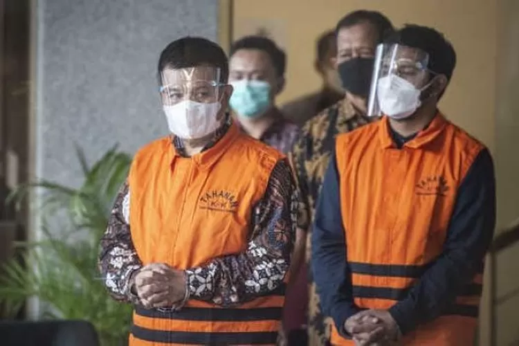 Tersangka Korupsi Bansos, Bupati Bandung Barat dan Anaknya saat berada di gedung KPK  (dok.beritasatu)