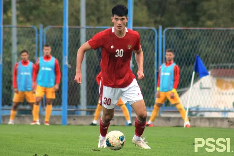 Elkan Baggott menjalani debut bersama Timnas U-19 Indonesia menghadapi Makedonia Utara di Stadion NK Junak Sinj, Split, Kroasia, pada Minggu (11/10/2020) waktu setempat. (pssi.org)
