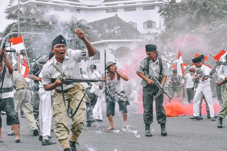 Fakta Sejarah Hari Pahlawan, 10 November: Dipicu Pengibaran Bendera ...