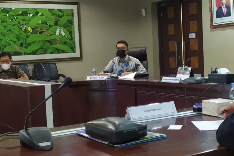 Deputi II Kepala Staf Kepresidenan Abetnego Tarigan menerima audensi pimpinan Universitas Riau (Istimewa)