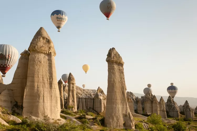 Keindahan wilayah Cappadocia di Turki ini membuat wisatawan terpana (viaurbis.com)