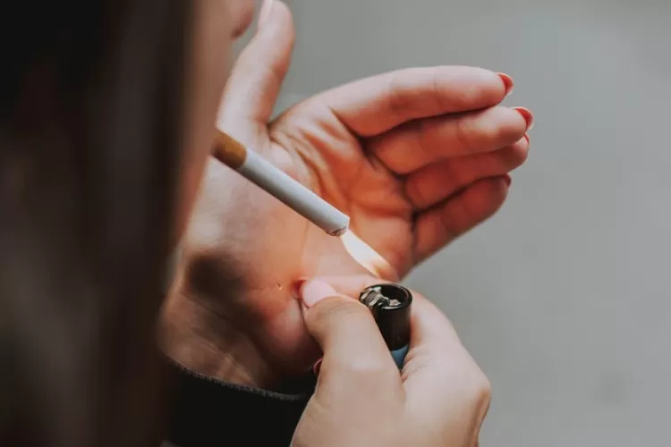 Peneliti dari Jepang menemukan hubungan kebiasaan merokok dengan penurunan tingkat kekebalan tubuh setelah mendapatkan vaksinansi COVID 19 (Pexels/lilartsy)