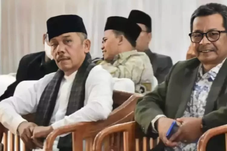 Anggota DPRD Agam, Zulhendrif Bandaro Labiah saat saksikan secara langsung penampilan Tilawah dewasa putri (Foto : Dokumentasi AMC)