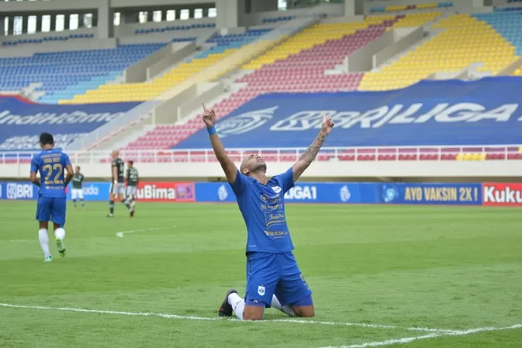 Bruno Silva saat mencetak gol pada putaran pertama BRI Liga 1 musim 2021/2022. Bruno Silva menuliskan instastory yang bikn panas manajemen PSIS Semarang. (Ayosemarang/Budi Cahyono)