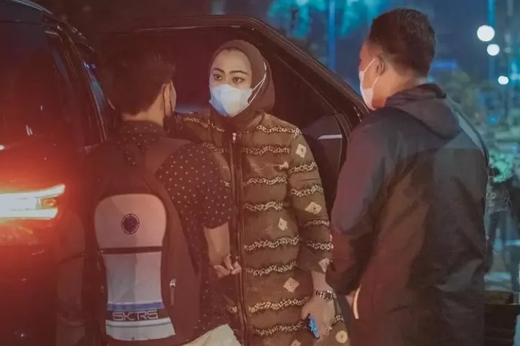 Bupati Karawang Cellica Nurachadiana didatangi mahasiswa untuk mengusulkan program, Poto (Instagram CellicaNurachadiana)