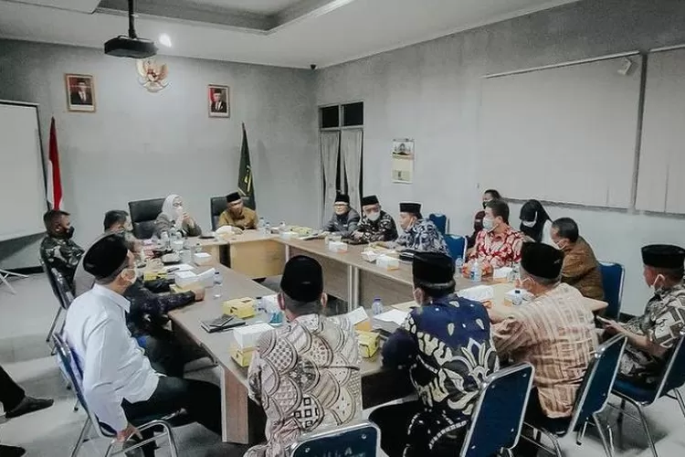 Kapolres Karawang bersama Forkopimda membahas rapat dalam meningkatkan kerukunan dalam beragama, Poto (Yana Mulyana)
