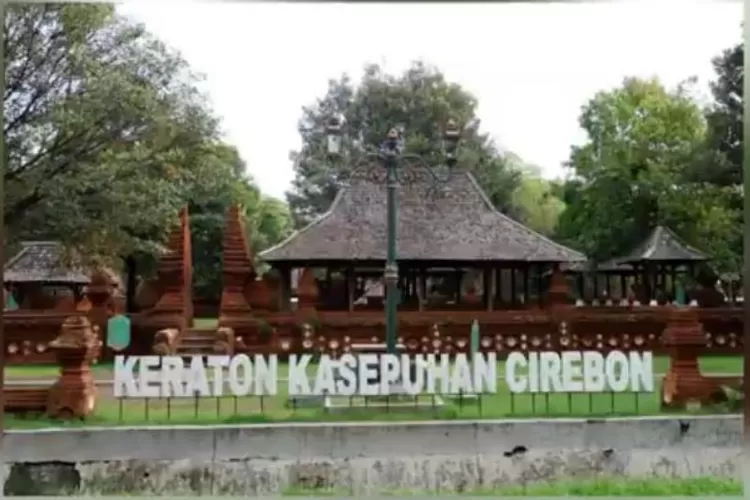 Keraton Kasepuhan Cirebon, salah satu destinasi wisata sejarah yang ada di Kota Cirebon (Tangkap layar YouTube/VACATION ID)